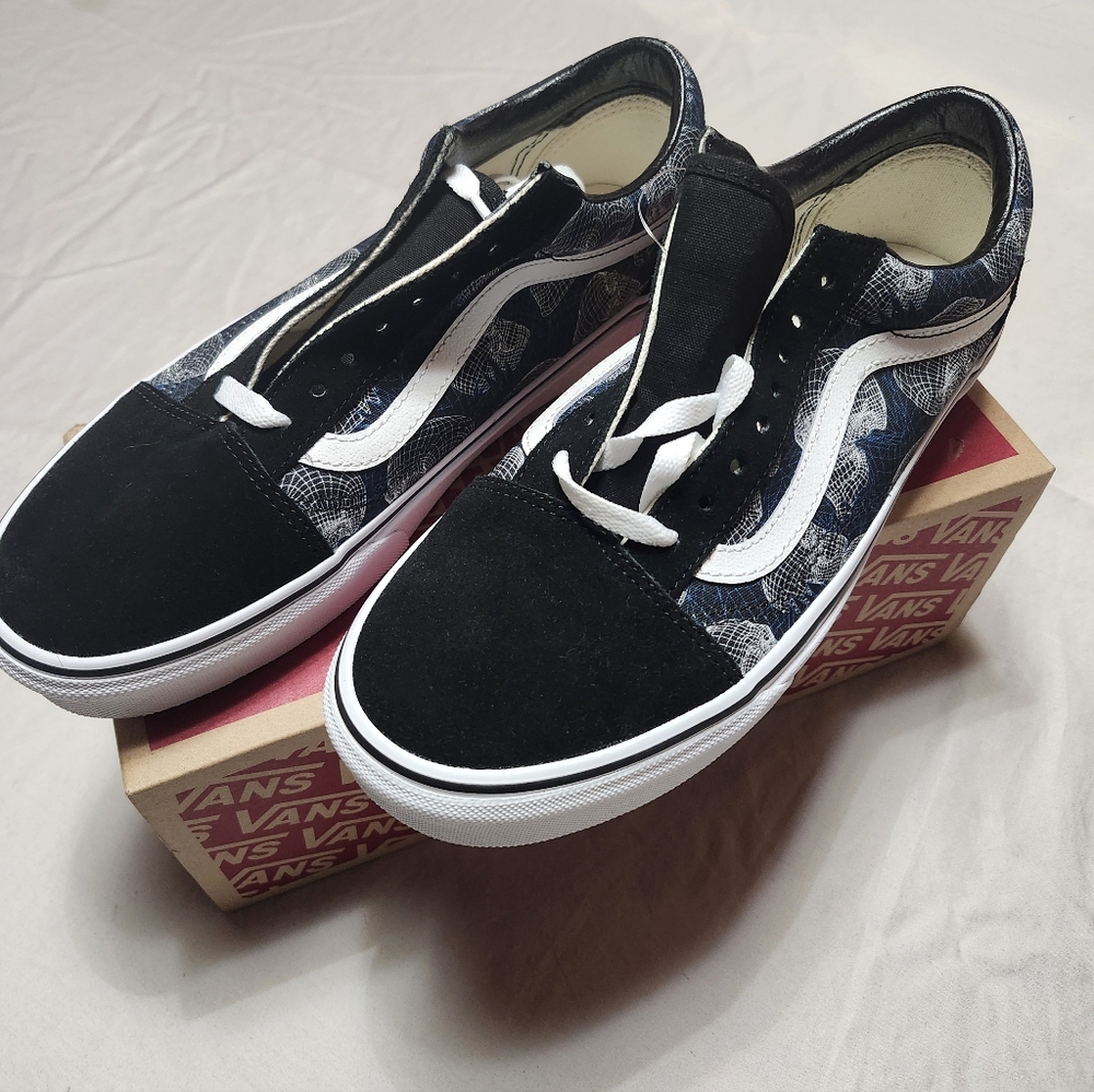 Vans Old Skool Wireframe Skulls Black White Colorway - Size Mens 8.5 Womens 10 - Picture 2 of 15